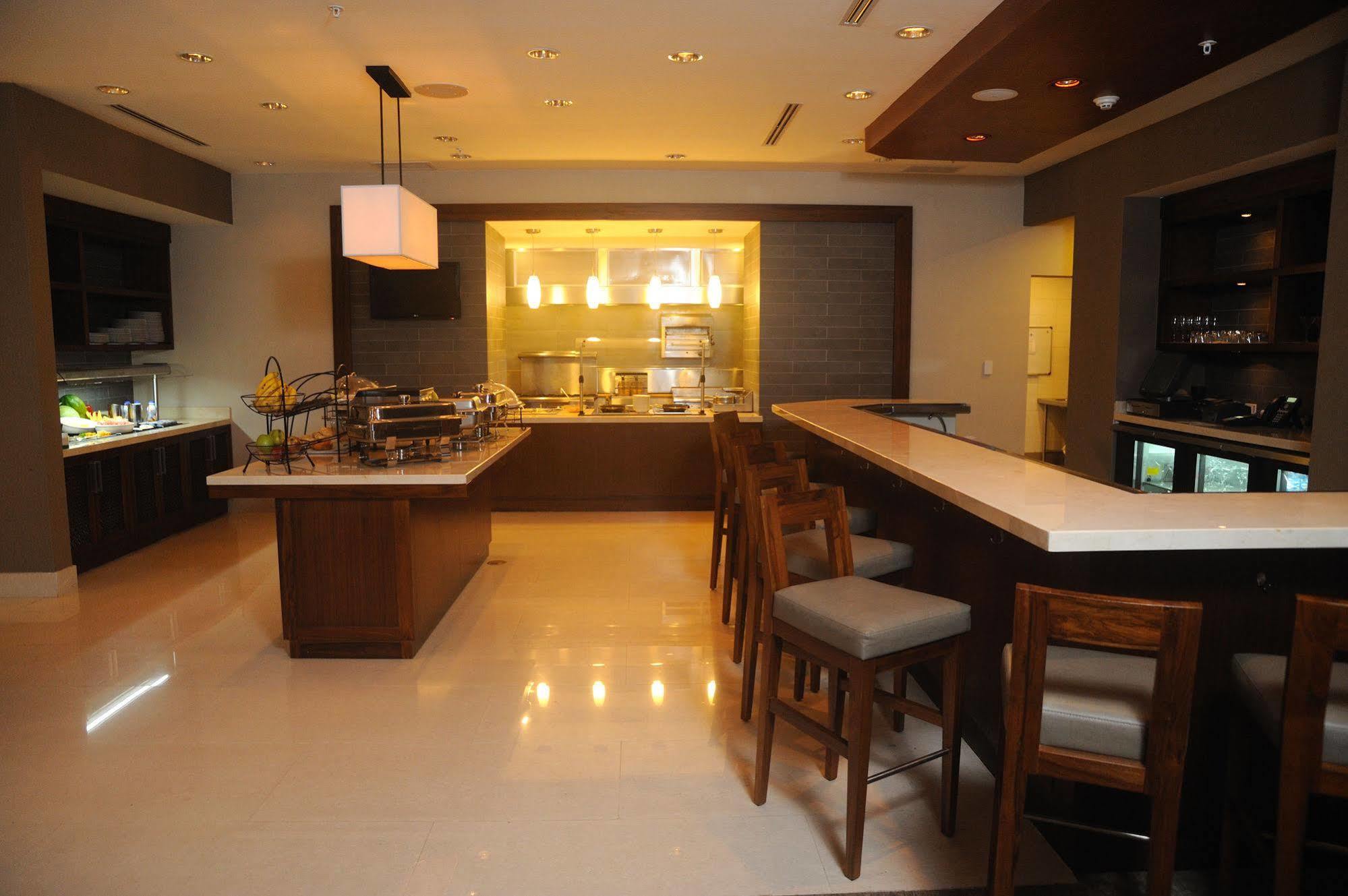 Hilton Garden Inn Panama City Downtown, Panama Exterior foto